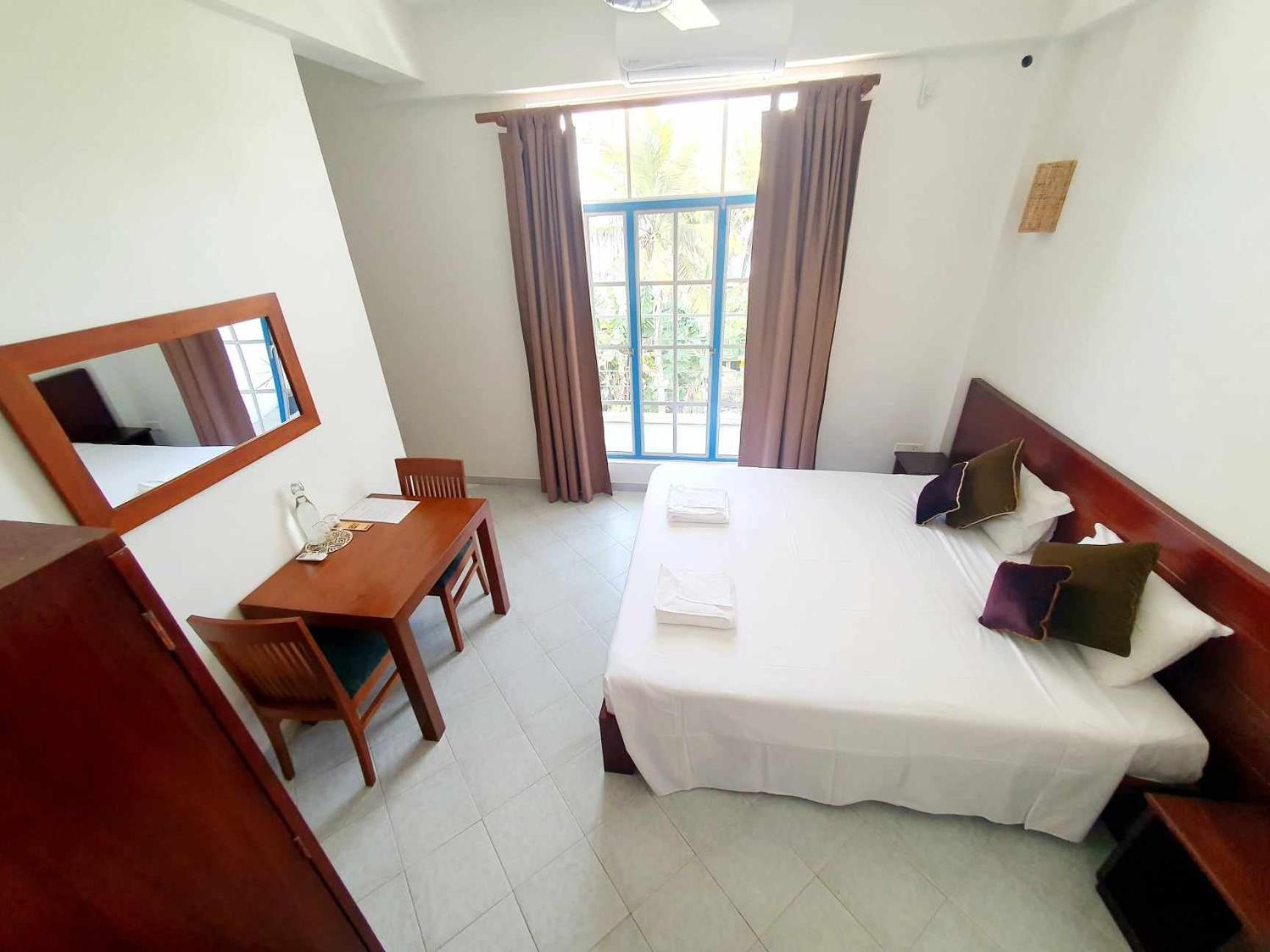 Hotel Mountbaylk à Dehiwala-Mont Lavinia Extérieur photo