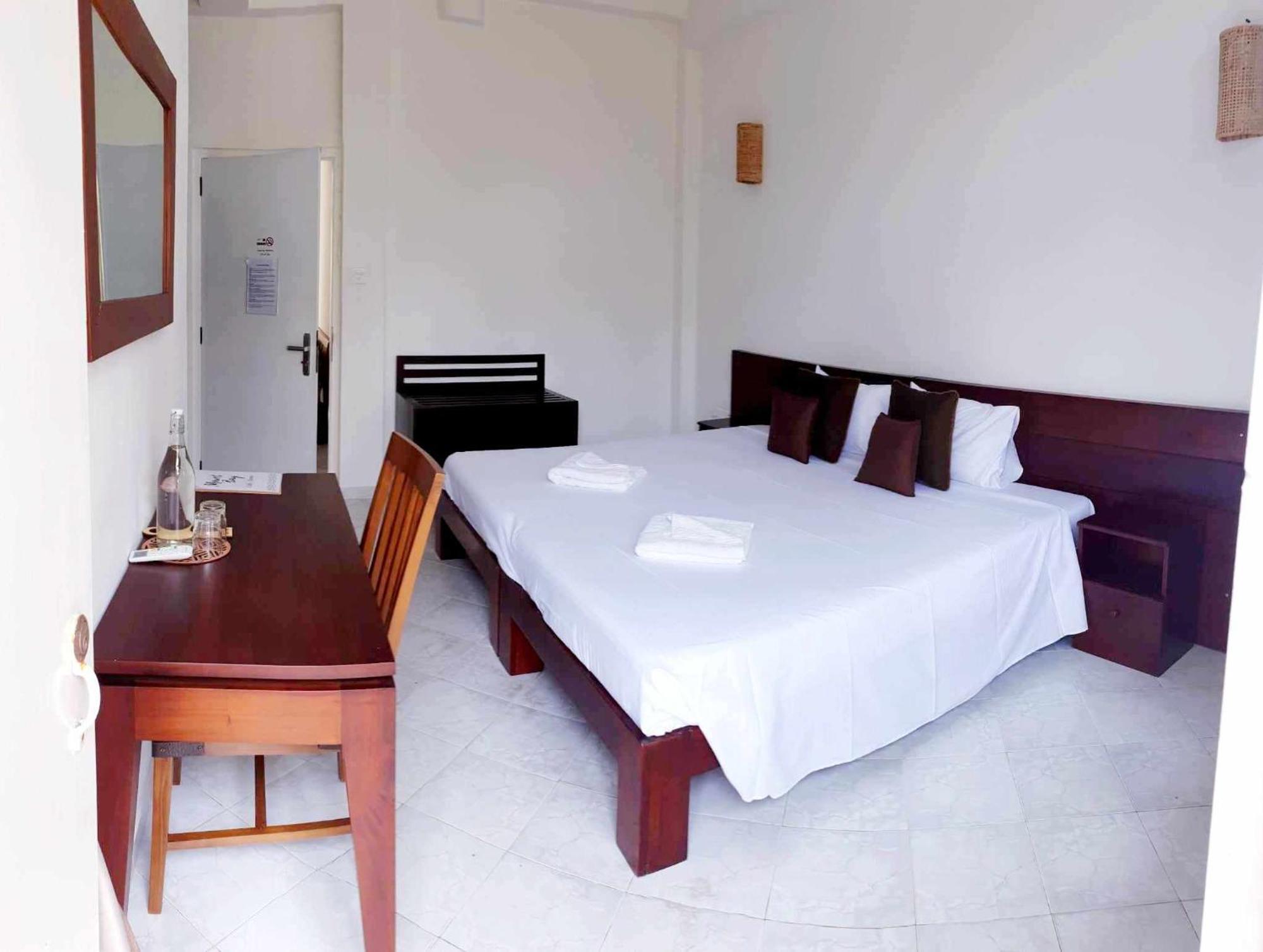 Hotel Mountbaylk à Dehiwala-Mont Lavinia Extérieur photo