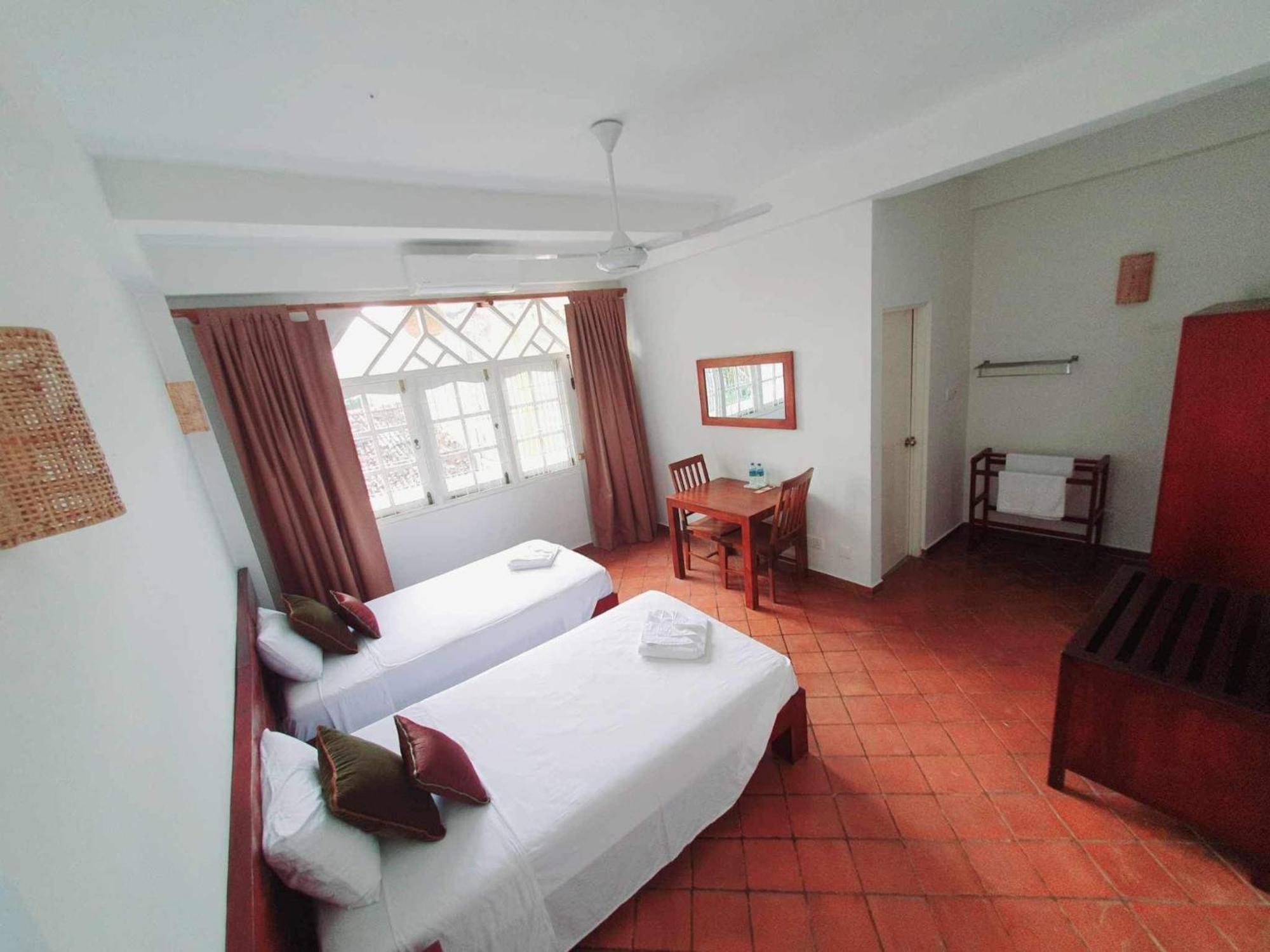 Hotel Mountbaylk à Dehiwala-Mont Lavinia Extérieur photo