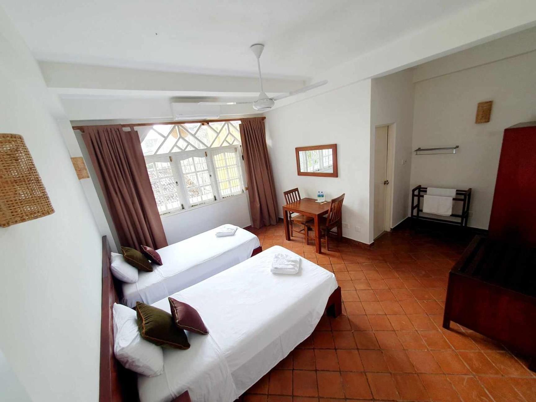 Hotel Mountbaylk à Dehiwala-Mont Lavinia Extérieur photo